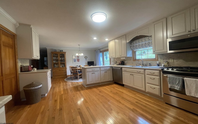 92 EVERGREEN Drive, Buckhannon, West Virginia 26201, 3 Bedrooms Bedrooms, 6 Rooms Rooms,2 BathroomsBathrooms,Single Family Detached,For Sale,EVERGREEN,10161989