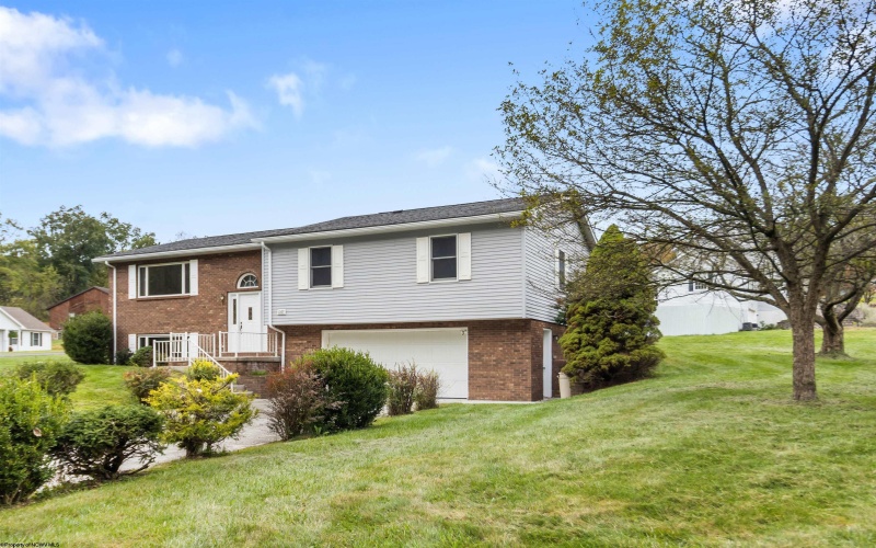 1307 Downwood Manor Drive, Morgantown, West Virginia 26508, 4 Bedrooms Bedrooms, 9 Rooms Rooms,2 BathroomsBathrooms,Single Family Detached,For Sale,Downwood Manor,10161988 1307 Downwood Manor Drive, Morgantown, West Virginia 26508, 4 Bedrooms Bedrooms, 9 Rooms Rooms,2 BathroomsBathrooms,Single Family Detached,For Sale,Downwood Manor,10161988