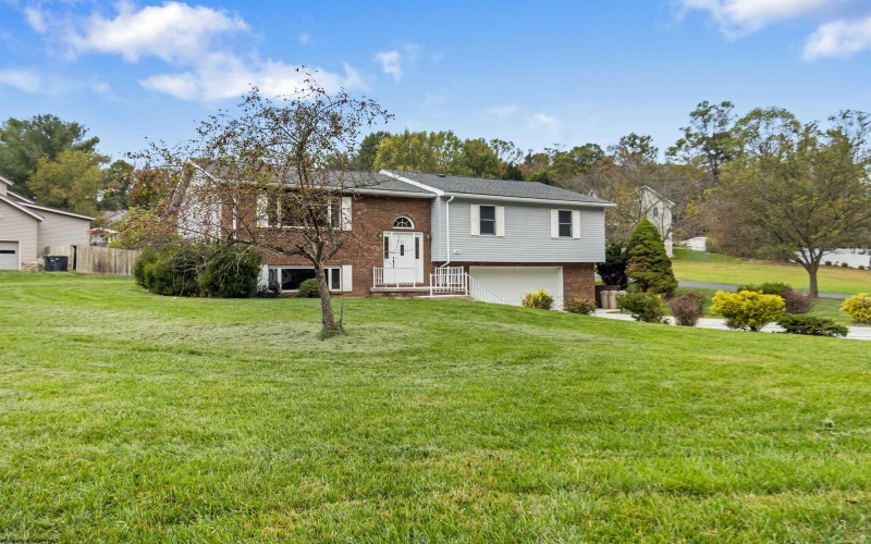 1307 Downwood Manor Drive, Morgantown, West Virginia 26508, 4 Bedrooms Bedrooms, 9 Rooms Rooms,2 BathroomsBathrooms,Single Family Detached,For Sale,Downwood Manor,10161988 1307 Downwood Manor Drive, Morgantown, West Virginia 26508, 4 Bedrooms Bedrooms, 9 Rooms Rooms,2 BathroomsBathrooms,Single Family Detached,For Sale,Downwood Manor,10161988