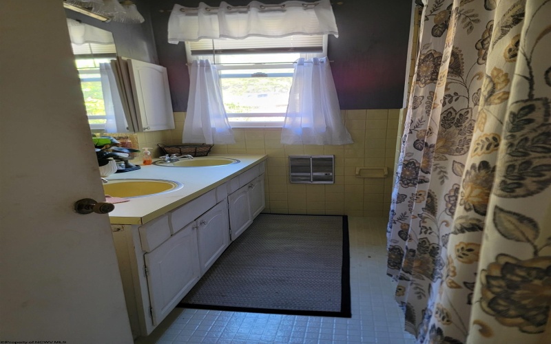 189 Summit Street, Elkins, West Virginia 26241, 4 Bedrooms Bedrooms, 8 Rooms Rooms,1 BathroomBathrooms,Single Family Detached,For Sale,Summit,10161980