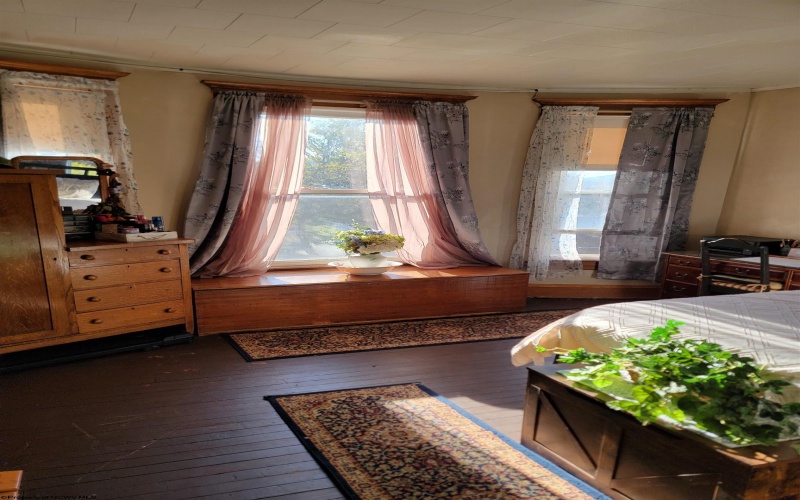 189 Summit Street, Elkins, West Virginia 26241, 4 Bedrooms Bedrooms, 8 Rooms Rooms,1 BathroomBathrooms,Single Family Detached,For Sale,Summit,10161980