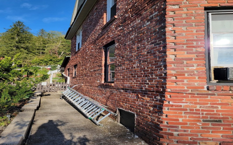 189 Summit Street, Elkins, West Virginia 26241, 4 Bedrooms Bedrooms, 8 Rooms Rooms,1 BathroomBathrooms,Single Family Detached,For Sale,Summit,10161980