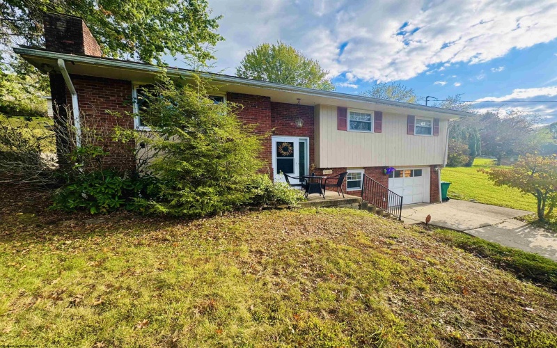 1322 Lincoln Way, Fairmont, West Virginia 26554, 3 Bedrooms Bedrooms, 8 Rooms Rooms,2 BathroomsBathrooms,Single Family Detached,For Sale,Lincoln,10161978 1322 Lincoln Way, Fairmont, West Virginia 26554, 3 Bedrooms Bedrooms, 8 Rooms Rooms,2 BathroomsBathrooms,Single Family Detached,For Sale,Lincoln,10161978