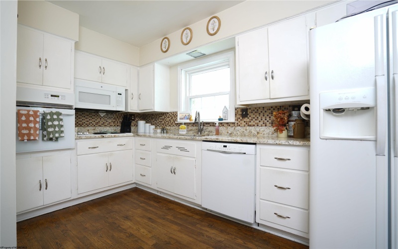 222 Gordon Street, Bridgeport, West Virginia 26330, 3 Bedrooms Bedrooms, 7 Rooms Rooms,1 BathroomBathrooms,Single Family Detached,For Sale,Gordon,10162003 222 Gordon Street, Bridgeport, West Virginia 26330, 3 Bedrooms Bedrooms, 7 Rooms Rooms,1 BathroomBathrooms,Single Family Detached,For Sale,Gordon,10162003