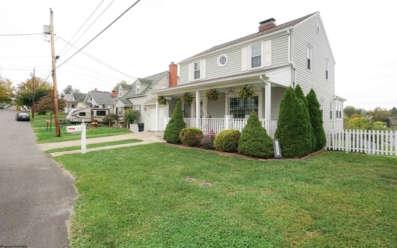 222 Gordon Street, Bridgeport, West Virginia 26330, 3 Bedrooms Bedrooms, 7 Rooms Rooms,1 BathroomBathrooms,Single Family Detached,For Sale,Gordon,10162003 222 Gordon Street, Bridgeport, West Virginia 26330, 3 Bedrooms Bedrooms, 7 Rooms Rooms,1 BathroomBathrooms,Single Family Detached,For Sale,Gordon,10162003