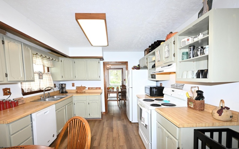 224 Hemlock Lane, Reedsville, West Virginia 26547, 4 Bedrooms Bedrooms, 8 Rooms Rooms,2 BathroomsBathrooms,Single Family Detached,For Sale,Hemlock,10162004