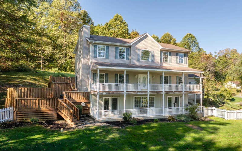 2 Chickadee Lane, Morgantown, West Virginia 26508, 4 Bedrooms Bedrooms, 9 Rooms Rooms,3 BathroomsBathrooms,Single Family Detached,For Sale,Chickadee,10162006 2 Chickadee Lane, Morgantown, West Virginia 26508, 4 Bedrooms Bedrooms, 9 Rooms Rooms,3 BathroomsBathrooms,Single Family Detached,For Sale,Chickadee,10162006