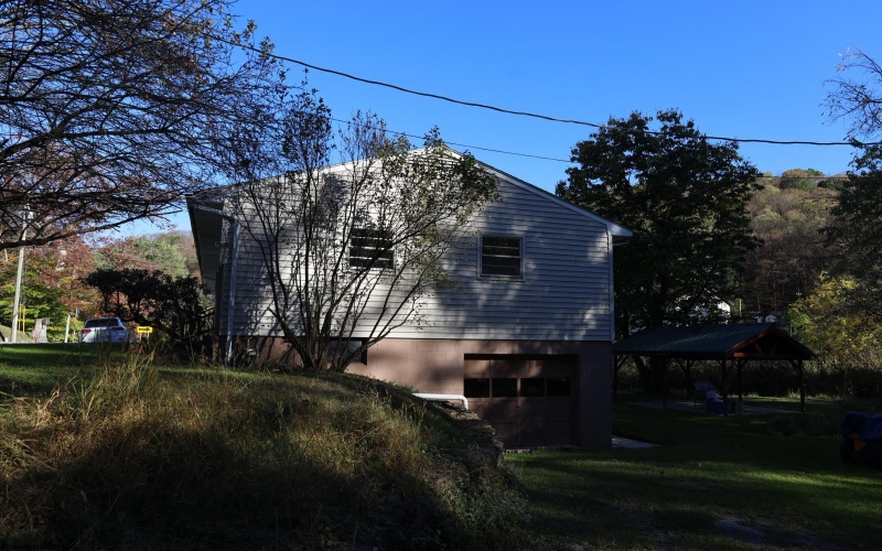 107 Gilman Road, Elkins, West Virginia 26241, 3 Bedrooms Bedrooms, 7 Rooms Rooms,2 BathroomsBathrooms,Single Family Detached,For Sale,Gilman,10162022
