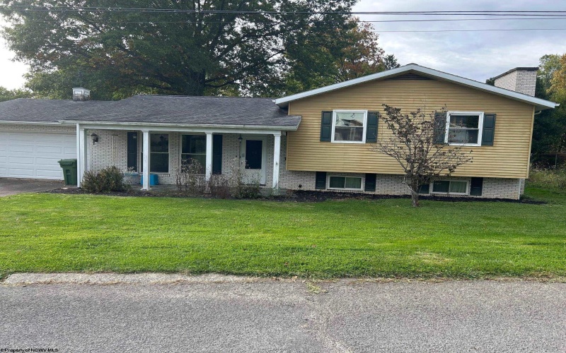 1301 Heritage Place, Morgantown, West Virginia 26505, 3 Bedrooms Bedrooms, 6 Rooms Rooms,2 BathroomsBathrooms,Single Family Detached,For Sale,Heritage,10162015