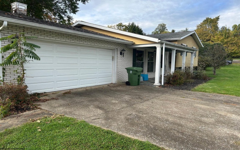 1301 Heritage Place, Morgantown, West Virginia 26505, 3 Bedrooms Bedrooms, 6 Rooms Rooms,2 BathroomsBathrooms,Single Family Detached,For Sale,Heritage,10162015