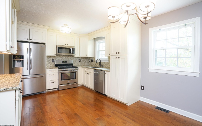 9 Arrowood Drive, Bridgeport, West Virginia 26330-0000, 3 Bedrooms Bedrooms, 7 Rooms Rooms,2 BathroomsBathrooms,Single Family Detached,For Sale,Arrowood,10162025