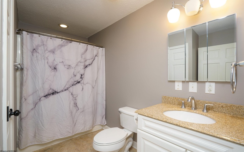 9 Arrowood Drive, Bridgeport, West Virginia 26330-0000, 3 Bedrooms Bedrooms, 7 Rooms Rooms,2 BathroomsBathrooms,Single Family Detached,For Sale,Arrowood,10162025