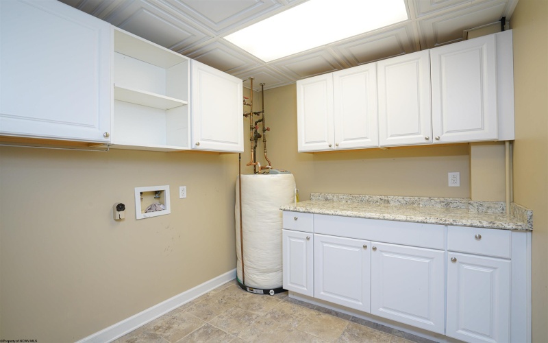 9 Arrowood Drive, Bridgeport, West Virginia 26330-0000, 3 Bedrooms Bedrooms, 7 Rooms Rooms,2 BathroomsBathrooms,Single Family Detached,For Sale,Arrowood,10162025