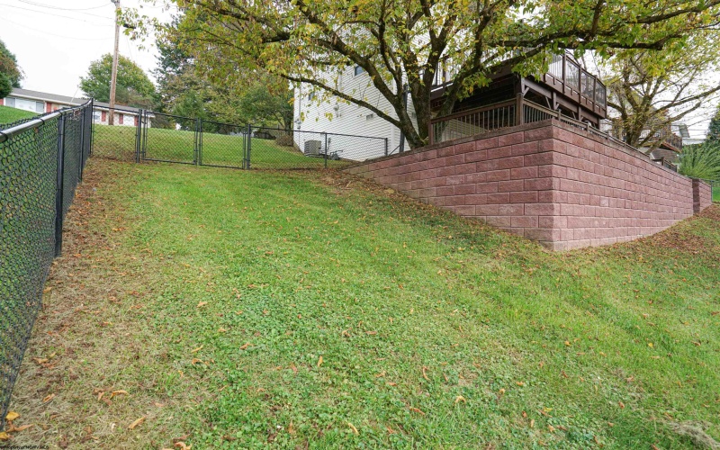 9 Arrowood Drive, Bridgeport, West Virginia 26330-0000, 3 Bedrooms Bedrooms, 7 Rooms Rooms,2 BathroomsBathrooms,Single Family Detached,For Sale,Arrowood,10162025