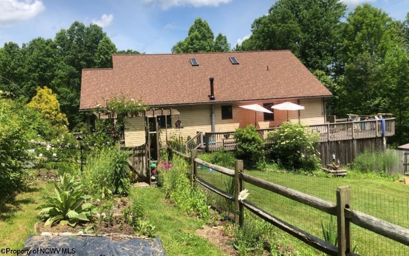 75 Kerry Rock Trail, Ellamore, West Virginia 26267, 4 Bedrooms Bedrooms, 10 Rooms Rooms,2 BathroomsBathrooms,Single Family Detached,For Sale,Kerry Rock,10162024