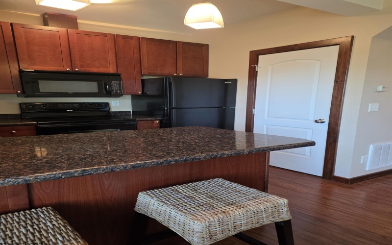 400 Inglewood Boulevard, Morgantown, West Virginia 26501-7376, 1 Bedroom Bedrooms, 4 Rooms Rooms,1 BathroomBathrooms,Single Family Attached,For Sale,Inglewood,10162023