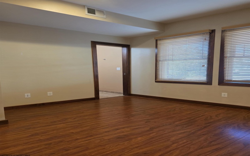 400 Inglewood Boulevard, Morgantown, West Virginia 26501-7376, 1 Bedroom Bedrooms, 4 Rooms Rooms,1 BathroomBathrooms,Single Family Attached,For Sale,Inglewood,10162023