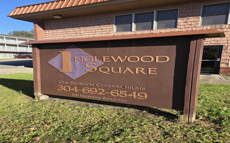 400 Inglewood Boulevard, Morgantown, West Virginia 26501-7376, 1 Bedroom Bedrooms, 4 Rooms Rooms,1 BathroomBathrooms,Single Family Attached,For Sale,Inglewood,10162023