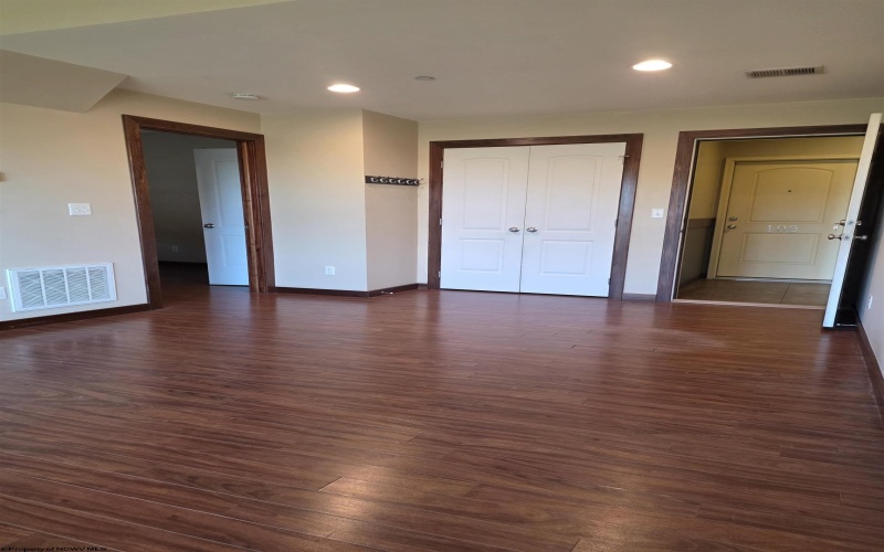 400 Inglewood Boulevard, Morgantown, West Virginia 26501-7376, 1 Bedroom Bedrooms, 4 Rooms Rooms,1 BathroomBathrooms,Single Family Attached,For Sale,Inglewood,10162023