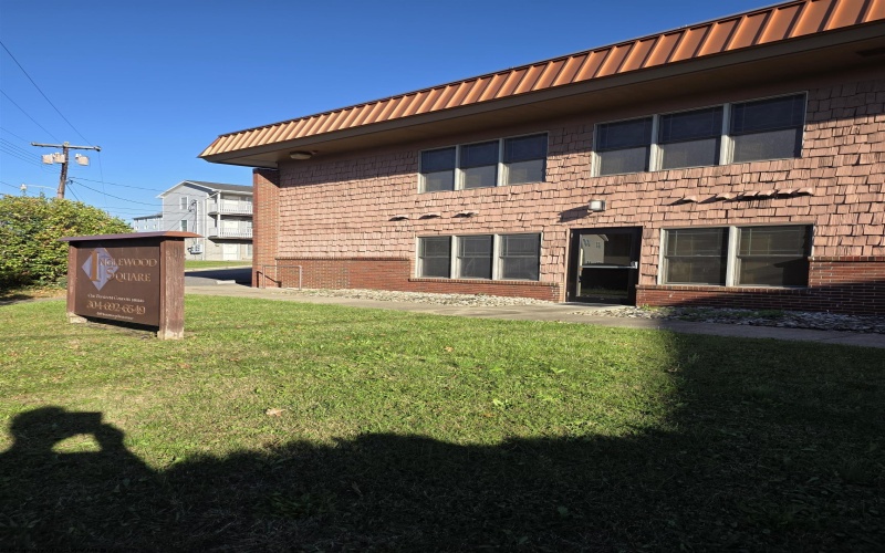 400 Inglewood Boulevard, Morgantown, West Virginia 26501-7376, 1 Bedroom Bedrooms, 4 Rooms Rooms,1 BathroomBathrooms,Single Family Attached,For Sale,Inglewood,10162023