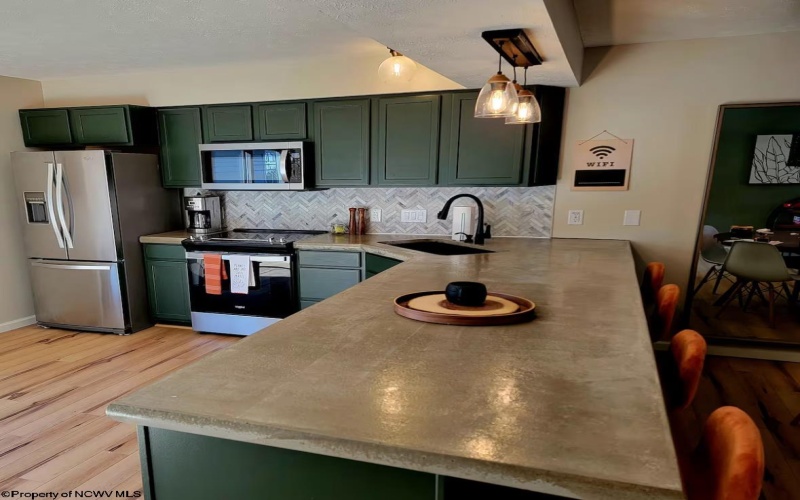 111 Stonegate Circle, Morgantown, West Virginia 26505, 3 Bedrooms Bedrooms, 6 Rooms Rooms,3 BathroomsBathrooms,Residential Rentals,For Rent,Stonegate,10162037