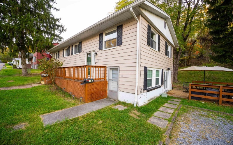 34 Harrison Street, Westover, West Virginia 26501, 3 Bedrooms Bedrooms, 7 Rooms Rooms,2 BathroomsBathrooms,Residential Rentals,For Rent,Harrison,10162041