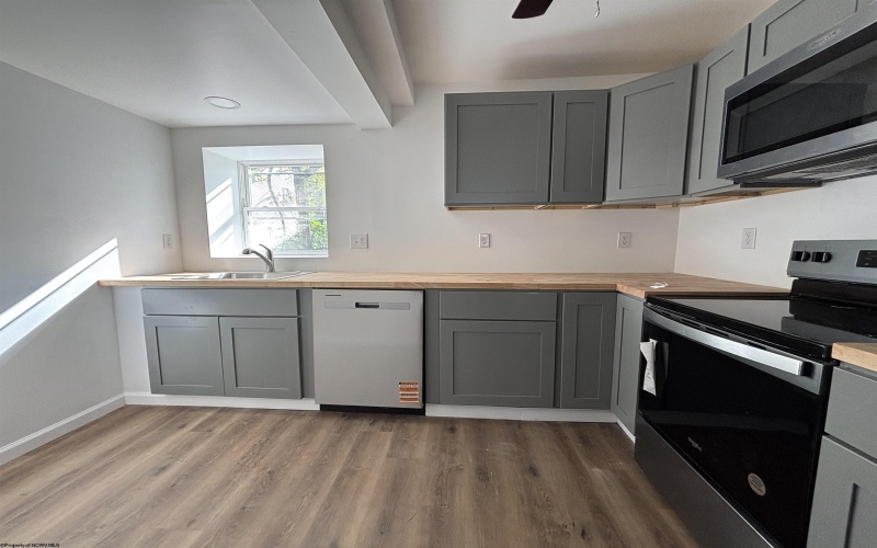 442 Baird Street, Morgantown, West Virginia 26505, 2 Bedrooms Bedrooms, 6 Rooms Rooms,2 BathroomsBathrooms,Residential Rentals,For Rent,Baird,10162050