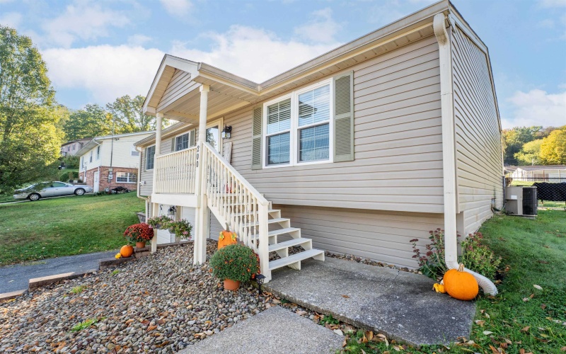 200 Eastgate Drive, Morgantown, West Virginia 26508, 3 Bedrooms Bedrooms, 7 Rooms Rooms,3 BathroomsBathrooms,Single Family Detached,For Sale,Eastgate,10162055 200 Eastgate Drive, Morgantown, West Virginia 26508, 3 Bedrooms Bedrooms, 7 Rooms Rooms,3 BathroomsBathrooms,Single Family Detached,For Sale,Eastgate,10162055