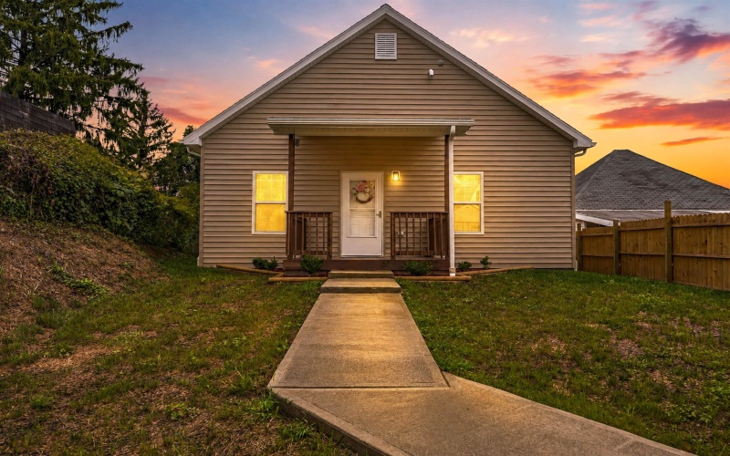 127 Floyd Street, Clarksburg, West Virginia 26301, 3 Bedrooms Bedrooms, 5 Rooms Rooms,2 BathroomsBathrooms,Single Family Detached,For Sale,Floyd,0,10162061