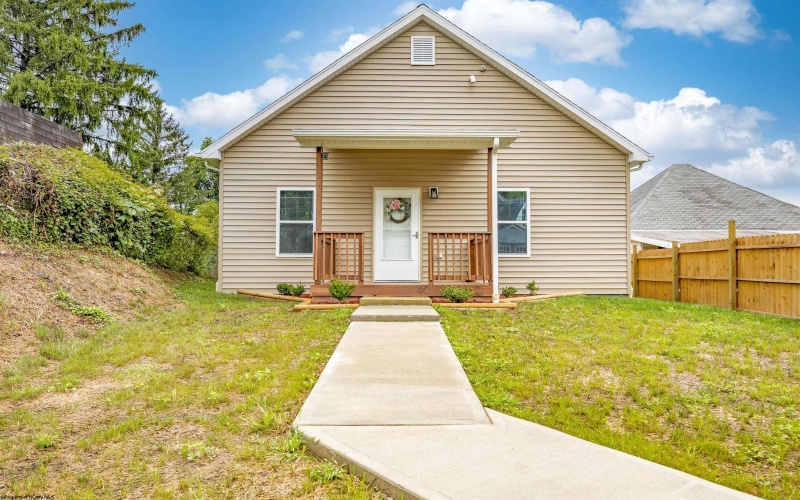 127 Floyd Street, Clarksburg, West Virginia 26301, 3 Bedrooms Bedrooms, 5 Rooms Rooms,2 BathroomsBathrooms,Single Family Detached,For Sale,Floyd,0,10162061