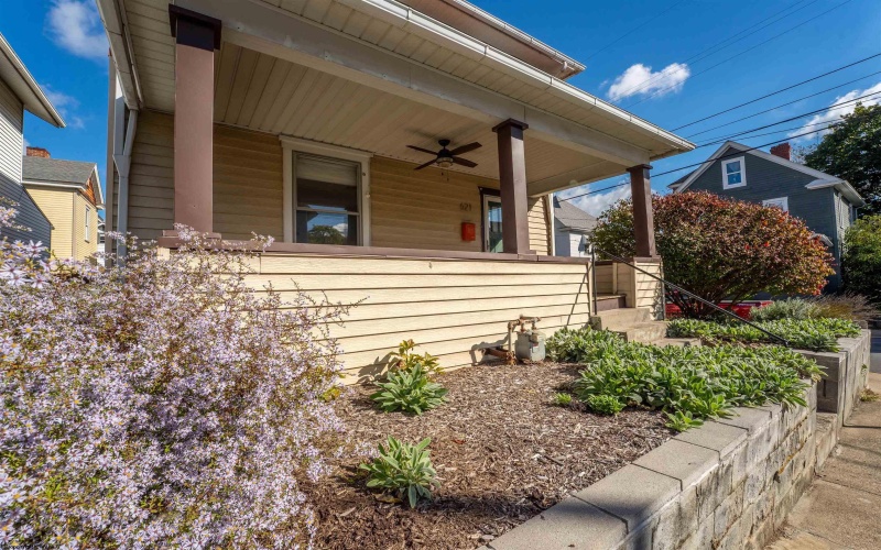 621 Elmina Street, Morgantown, West Virginia 26501, 3 Bedrooms Bedrooms, 8 Rooms Rooms,2 BathroomsBathrooms,Single Family Detached,For Sale,Elmina,10162068 621 Elmina Street, Morgantown, West Virginia 26501, 3 Bedrooms Bedrooms, 8 Rooms Rooms,2 BathroomsBathrooms,Single Family Detached,For Sale,Elmina,10162068