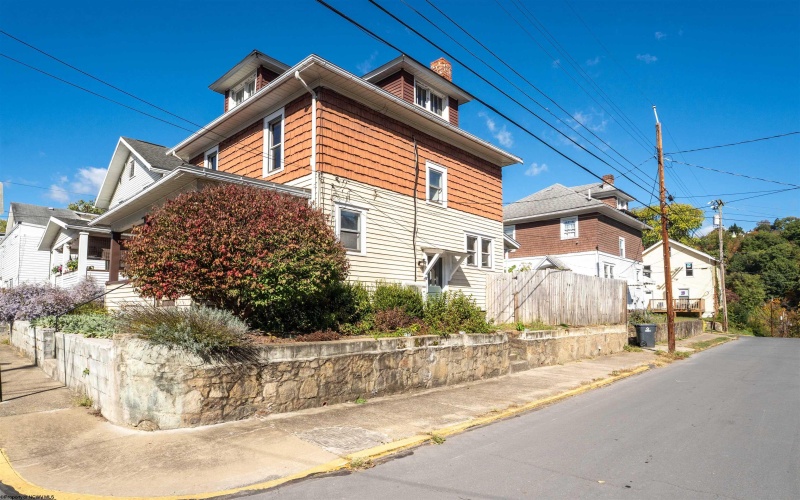 621 Elmina Street, Morgantown, West Virginia 26501, 3 Bedrooms Bedrooms, 8 Rooms Rooms,2 BathroomsBathrooms,Single Family Detached,For Sale,Elmina,10162068 621 Elmina Street, Morgantown, West Virginia 26501, 3 Bedrooms Bedrooms, 8 Rooms Rooms,2 BathroomsBathrooms,Single Family Detached,For Sale,Elmina,10162068