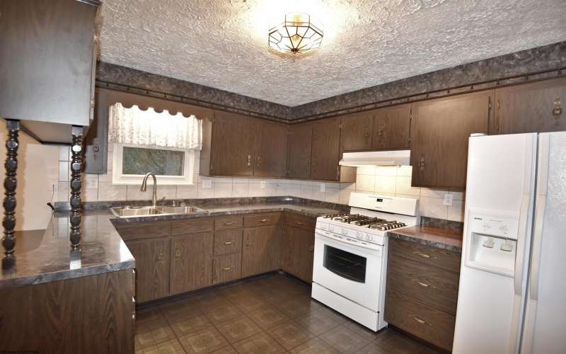 1100 Country Club Road, Clarksburg, West Virginia 26301, 3 Bedrooms Bedrooms, 7 Rooms Rooms,2 BathroomsBathrooms,Single Family Detached,For Sale,Country Club,10162071 1100 Country Club Road, Clarksburg, West Virginia 26301, 3 Bedrooms Bedrooms, 7 Rooms Rooms,2 BathroomsBathrooms,Single Family Detached,For Sale,Country Club,10162071