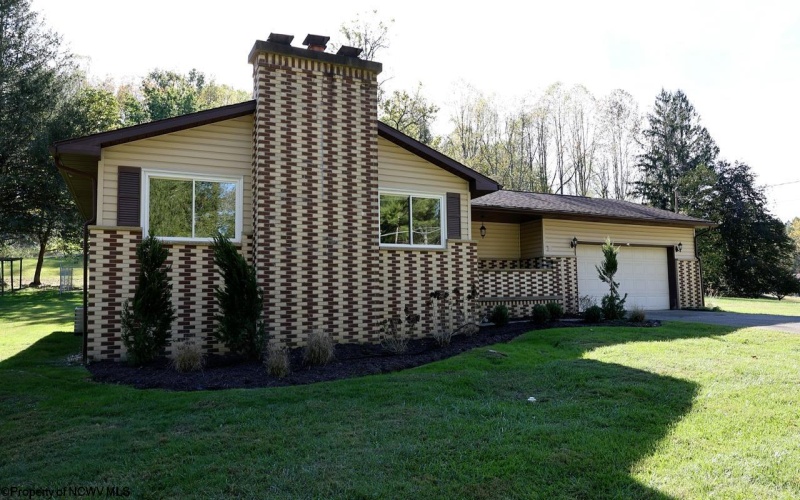 1100 Country Club Road, Clarksburg, West Virginia 26301, 3 Bedrooms Bedrooms, 7 Rooms Rooms,2 BathroomsBathrooms,Single Family Detached,For Sale,Country Club,10162071 1100 Country Club Road, Clarksburg, West Virginia 26301, 3 Bedrooms Bedrooms, 7 Rooms Rooms,2 BathroomsBathrooms,Single Family Detached,For Sale,Country Club,10162071