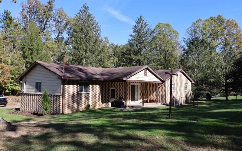 1100 Country Club Road, Clarksburg, West Virginia 26301, 3 Bedrooms Bedrooms, 7 Rooms Rooms,2 BathroomsBathrooms,Single Family Detached,For Sale,Country Club,10162071 1100 Country Club Road, Clarksburg, West Virginia 26301, 3 Bedrooms Bedrooms, 7 Rooms Rooms,2 BathroomsBathrooms,Single Family Detached,For Sale,Country Club,10162071
