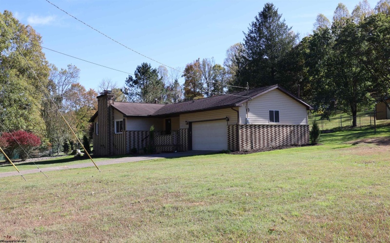 1100 Country Club Road, Clarksburg, West Virginia 26301, 3 Bedrooms Bedrooms, 7 Rooms Rooms,2 BathroomsBathrooms,Single Family Detached,For Sale,Country Club,10162071 1100 Country Club Road, Clarksburg, West Virginia 26301, 3 Bedrooms Bedrooms, 7 Rooms Rooms,2 BathroomsBathrooms,Single Family Detached,For Sale,Country Club,10162071