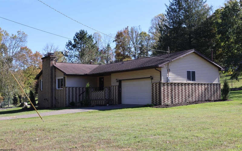 1100 Country Club Road, Clarksburg, West Virginia 26301, 3 Bedrooms Bedrooms, 7 Rooms Rooms,2 BathroomsBathrooms,Single Family Detached,For Sale,Country Club,10162071 1100 Country Club Road, Clarksburg, West Virginia 26301, 3 Bedrooms Bedrooms, 7 Rooms Rooms,2 BathroomsBathrooms,Single Family Detached,For Sale,Country Club,10162071