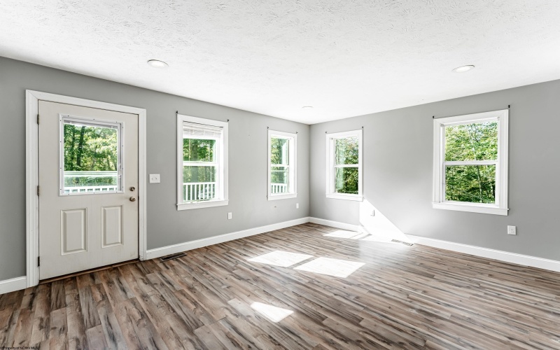 1201 Mount Zion Road, Fairmont, West Virginia 26554, 3 Bedrooms Bedrooms, 6 Rooms Rooms,2 BathroomsBathrooms,Single Family Detached,For Sale,Mount Zion,10162078