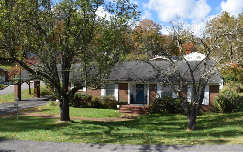 913 Henry Drive, Fairmont, West Virginia 26554, 2 Bedrooms Bedrooms, 6 Rooms Rooms,2 BathroomsBathrooms,Single Family Detached,For Sale,Henry,10162101 913 Henry Drive, Fairmont, West Virginia 26554, 2 Bedrooms Bedrooms, 6 Rooms Rooms,2 BathroomsBathrooms,Single Family Detached,For Sale,Henry,10162101