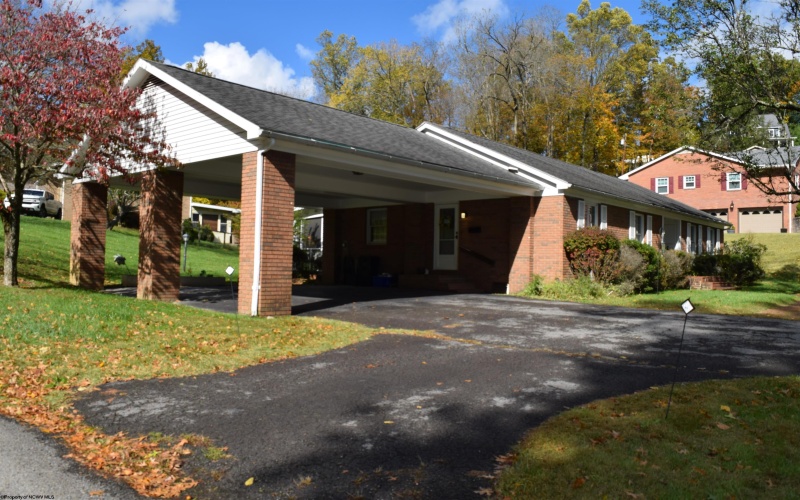 913 Henry Drive, Fairmont, West Virginia 26554, 2 Bedrooms Bedrooms, 6 Rooms Rooms,2 BathroomsBathrooms,Single Family Detached,For Sale,Henry,10162101 913 Henry Drive, Fairmont, West Virginia 26554, 2 Bedrooms Bedrooms, 6 Rooms Rooms,2 BathroomsBathrooms,Single Family Detached,For Sale,Henry,10162101