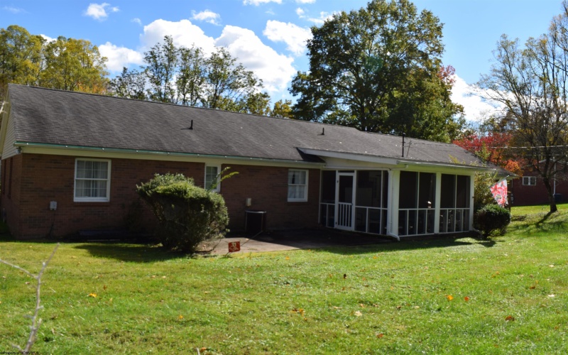 913 Henry Drive, Fairmont, West Virginia 26554, 2 Bedrooms Bedrooms, 6 Rooms Rooms,2 BathroomsBathrooms,Single Family Detached,For Sale,Henry,10162101 913 Henry Drive, Fairmont, West Virginia 26554, 2 Bedrooms Bedrooms, 6 Rooms Rooms,2 BathroomsBathrooms,Single Family Detached,For Sale,Henry,10162101