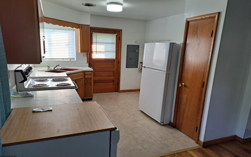 1606 Columbia Drive, Fairmont, West Virginia 26554, 2 Bedrooms Bedrooms, 4 Rooms Rooms,1 BathroomBathrooms,Single Family Detached,For Sale,Columbia,10162102