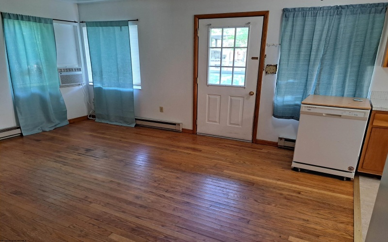 1606 Columbia Drive, Fairmont, West Virginia 26554, 2 Bedrooms Bedrooms, 4 Rooms Rooms,1 BathroomBathrooms,Single Family Detached,For Sale,Columbia,10162102