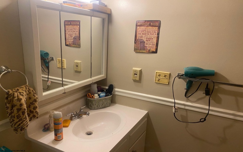 152 Spruce Street, Parsons, West Virginia 26287, 2 Bedrooms Bedrooms, 5 Rooms Rooms,1 BathroomBathrooms,Single Family Detached,For Sale,Spruce,10162116