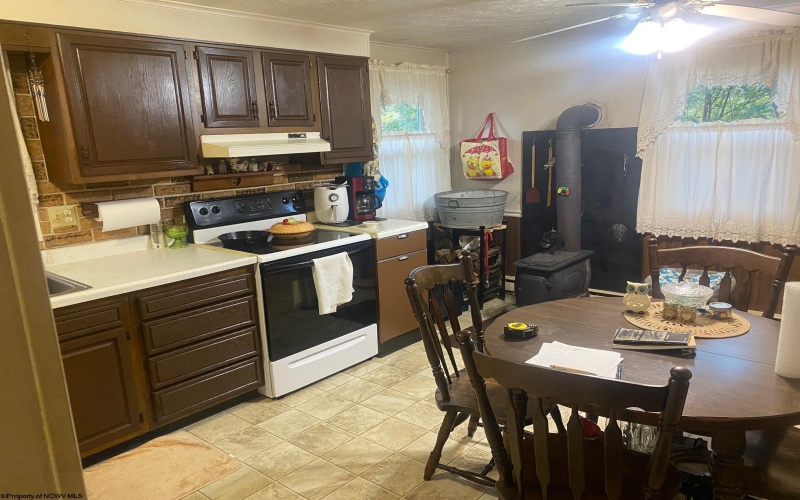 152 Spruce Street, Parsons, West Virginia 26287, 2 Bedrooms Bedrooms, 5 Rooms Rooms,1 BathroomBathrooms,Single Family Detached,For Sale,Spruce,10162116