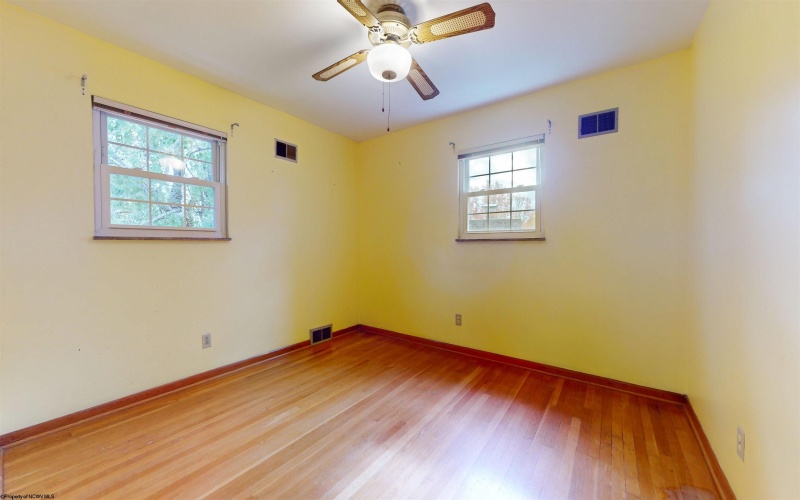 1235 Woodland Crescent, Fairmont, West Virginia 26554, 4 Bedrooms Bedrooms, 8 Rooms Rooms,1 BathroomBathrooms,Single Family Detached,For Sale,Woodland,10162140