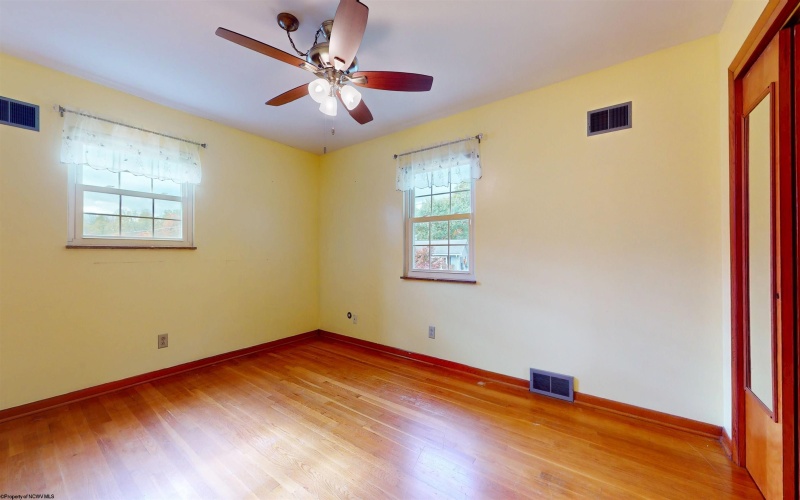 1235 Woodland Crescent, Fairmont, West Virginia 26554, 4 Bedrooms Bedrooms, 8 Rooms Rooms,1 BathroomBathrooms,Single Family Detached,For Sale,Woodland,10162140