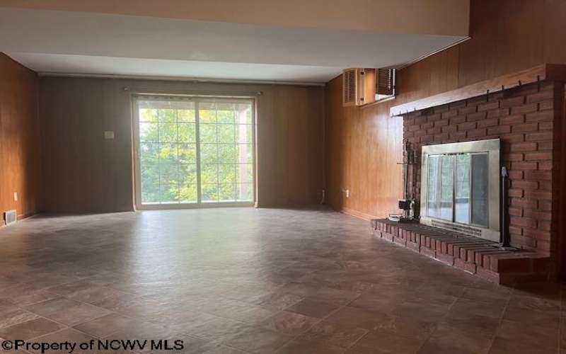 1235 Woodland Crescent, Fairmont, West Virginia 26554, 4 Bedrooms Bedrooms, 8 Rooms Rooms,1 BathroomBathrooms,Single Family Detached,For Sale,Woodland,10162140