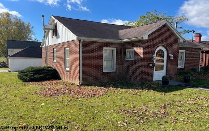 104 Short Street, Elkins, West Virginia 26241-9999, 2 Bedrooms Bedrooms, 7 Rooms Rooms,1 BathroomBathrooms,Single Family Detached,For Sale,Short,10162155 104 Short Street, Elkins, West Virginia 26241-9999, 2 Bedrooms Bedrooms, 7 Rooms Rooms,1 BathroomBathrooms,Single Family Detached,For Sale,Short,10162155