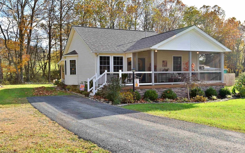 36 Holly Street, Elkins, West Virginia 26241, 2 Bedrooms Bedrooms, 4 Rooms Rooms,2 BathroomsBathrooms,Single Family Detached,For Sale,Holly,10162162